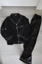 Nieuw Satijnen pyjama zwart M, Kleding | Dames, Huispakken, Ophalen of Verzenden, Nieuw, Maat 38/40 (M), Zwart
