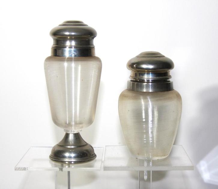 Lepelvaasjes Fries draadglas (2x), Antiek en Kunst, Antiek | Glas en Kristal, Ophalen of Verzenden