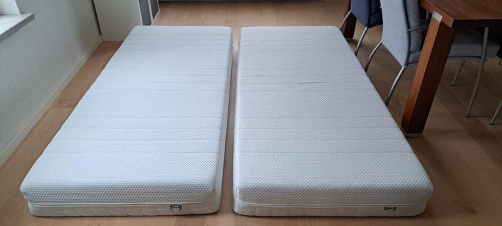 Twee 90x200 foam IKEA boxspringmatrassen + topper, Huis en Inrichting, Slaapkamer | Matrassen en Bedbodems, Zo goed als nieuw