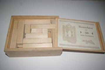 Bouwkist met 30 blanke bouwblokken.  Z.g.a.n. beschikbaar voor biedingen