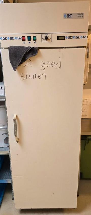 Vriezer isa labor beschikbaar voor biedingen