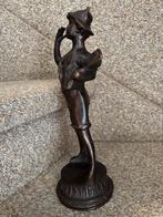 Bronzen Beeld van Jongen met Hoed, Ophalen