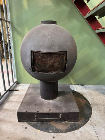 Space age retro vintage houtkachel beschikbaar voor biedingen