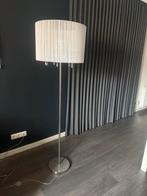 Mooie vloerlamp met strasstenen onder de kap, Huis en Inrichting, Lampen | Vloerlampen, Ophalen, Zo goed als nieuw, Metaal, Erik kuster