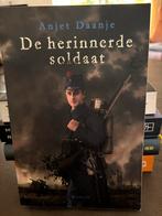 De herinnerde soldaat - Anjet Daanje, Ophalen of Verzenden, Zo goed als nieuw, Nederland