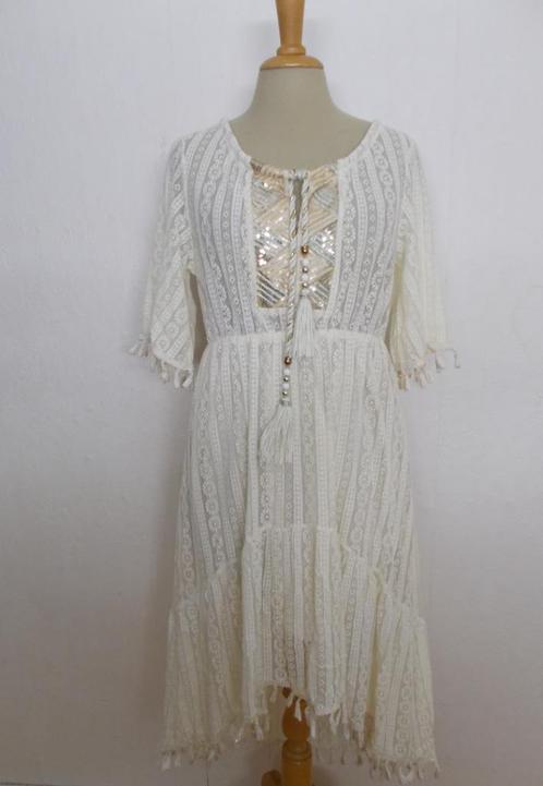 Ibiza/bohemian kantlook beige jurkje van Lara! M/L, Kleding | Dames, Jurken, Zo goed als nieuw, Maat 38/40 (M), Beige, Onder de knie