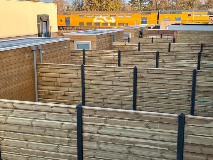 Grenen hout/beton schutting €105 p/m incl. Montage, Tuin en Terras, Schuttingen, Zo goed als nieuw, Hout, 1 tot 2 meter, Minder dan 3 meter