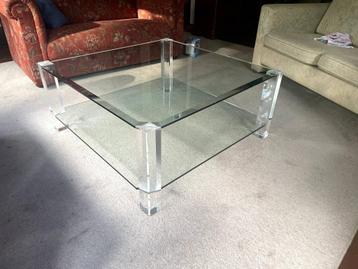 Glazen salontafel beschikbaar voor biedingen