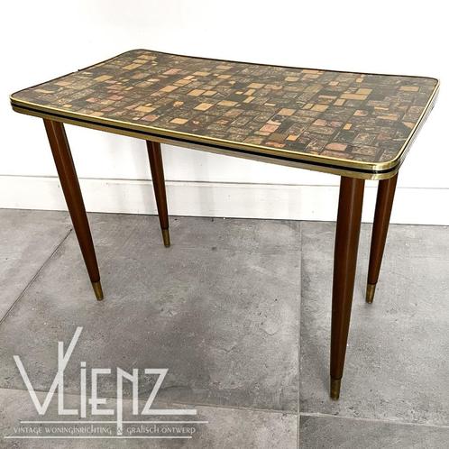 Vintage, Midcentury bijzettafel, geblokt blad, houten poten, Verzamelen, Retro, Huis en Inrichting, Ophalen of Verzenden