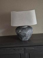 Tafellamp  met zware poot en mooie lichtkleurige kap, Ophalen, Zo goed als nieuw, Rond