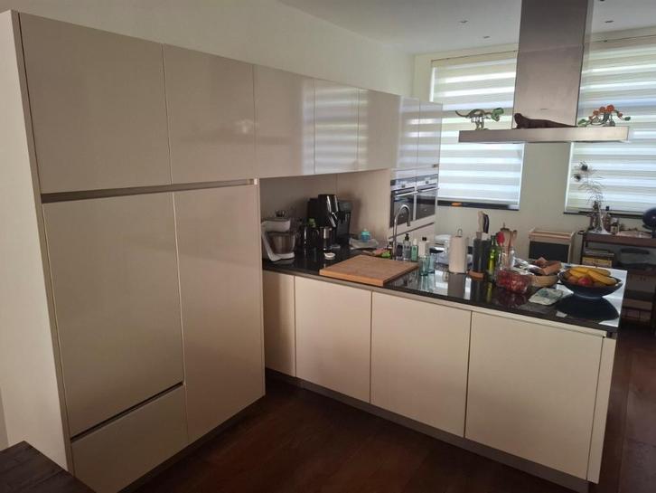 HOOGGLANS T VORM EILAND KEUKEN, Huis en Inrichting, Keuken | Complete keukens, Zo goed als nieuw, Hoekkeuken, Crème, Graniet of Steen