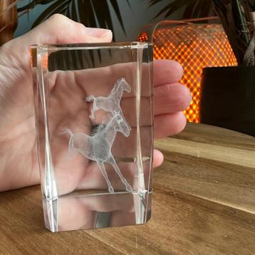 Kristallen vintage glazen paperweight paarden beschikbaar voor biedingen