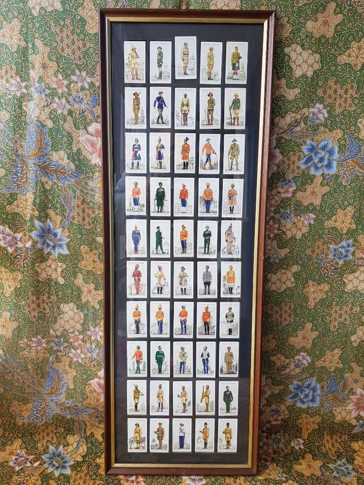 Uniformen mooie Engelse serie ingelijste sigarettenplaatjes., Antiek en Kunst, Antiek | Woonaccessoires, Ophalen