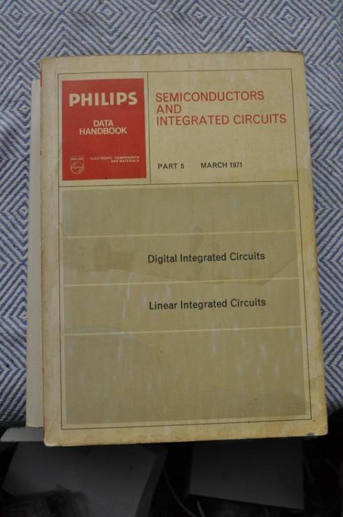 Philips data part 5 digital integrated circuits linear 1971, Boeken, Techniek, Gelezen, Elektrotechniek, Ophalen of Verzenden