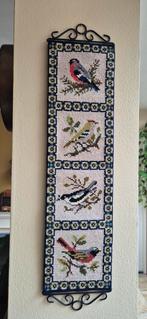 Handgemaakte Wandhanger met Geborduurde Vogels, Antiek en Kunst, Ophalen of Verzenden