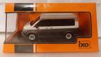 Ixo 1:43 Volkswagen T6 Multivan 2017 grijs metallic/wit, Hobby en Vrije tijd, Modelauto's | 1:43, Ophalen of Verzenden, Nieuw