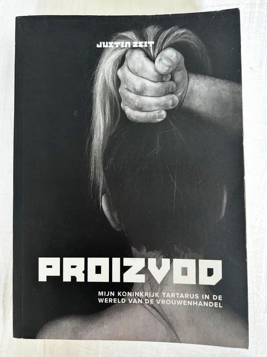 Proizvod - Justin Zait, Boeken, Romans, Gelezen, Nederland, Ophalen of Verzenden
