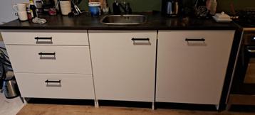 Keukenblokje Ikea beschikbaar voor biedingen