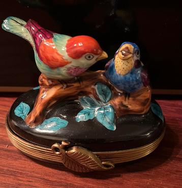 Limoges handgeschilderd doosje porselein beschikbaar voor biedingen