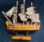 Klein houten model zeilscheepje 16 x 15 cm., Verzamelen, Scheepvaart, Gebruikt, Ophalen of Verzenden, Motorboot of Zeilboot