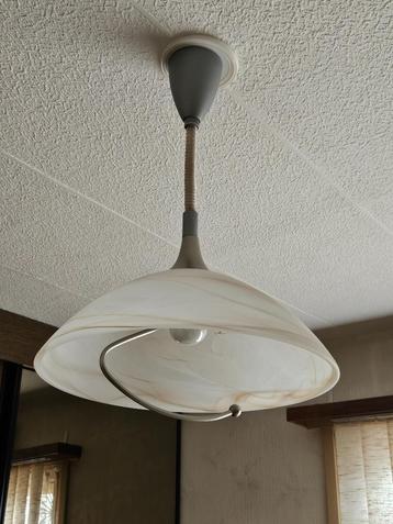 mooie lamp met wit/oker glas beschikbaar voor biedingen