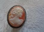 schelp camee in zilveren kader rond om met macasietjes, Ophalen of Verzenden, Zilver, Broche