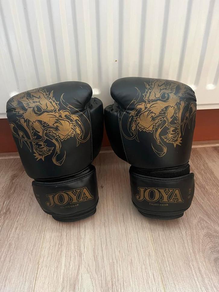 Joya Bokshandschoenen 8oz - Zwart met Gouden Design, Sport en Fitness, Vechtsporten en Zelfverdediging, Zo goed als nieuw, Overige