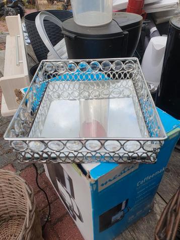 Spiegelblad vierkant met decoratie beschikbaar voor biedingen