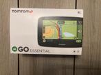 Tomtom Go Essential 5 met bevestiging en beschermhoes, Auto diversen, Ophalen of Verzenden, Zo goed als nieuw