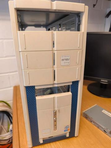 Retro ASUS ATX Behuizing - Zonder Kleppen beschikbaar voor biedingen