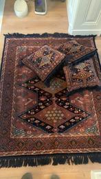 Te koop tafelkleed of tapijt perzisch met kussens, Ophalen