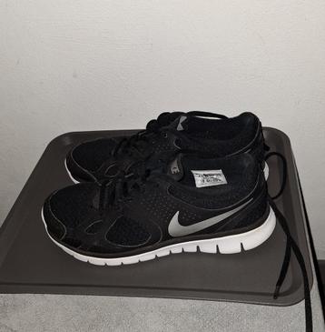 NIKE FLEX sneakers maat 40. 2e paar=halve prijs.  beschikbaar voor biedingen