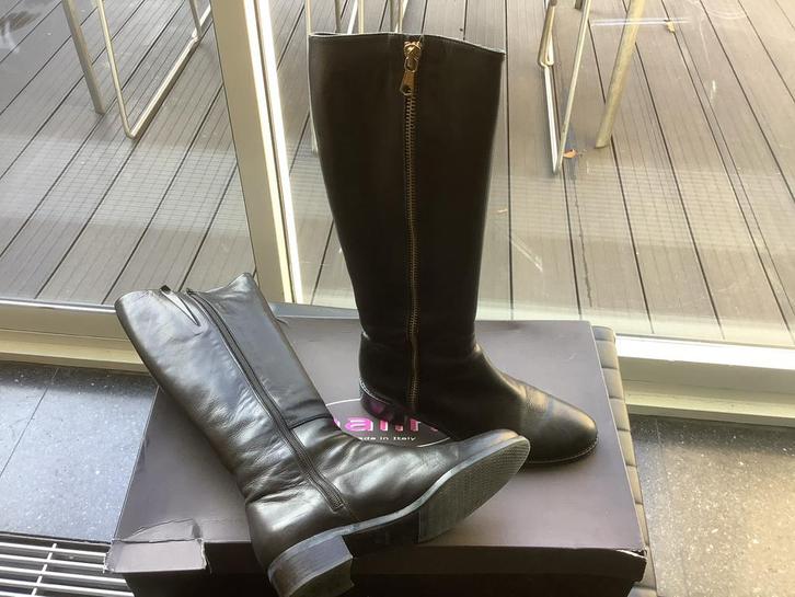 Nalini zwarte lange laarzen - weinig gedragen, Kleding | Dames, Schoenen, Zo goed als nieuw, Hoge laarzen, Zwart, Ophalen of Verzenden