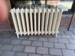 Oude gerestaureerde gietijzeren radiator, Doe-het-zelf en Verbouw, Verwarming en Radiatoren, Ophalen, 30 tot 80 cm, Gebruikt, Radiator
