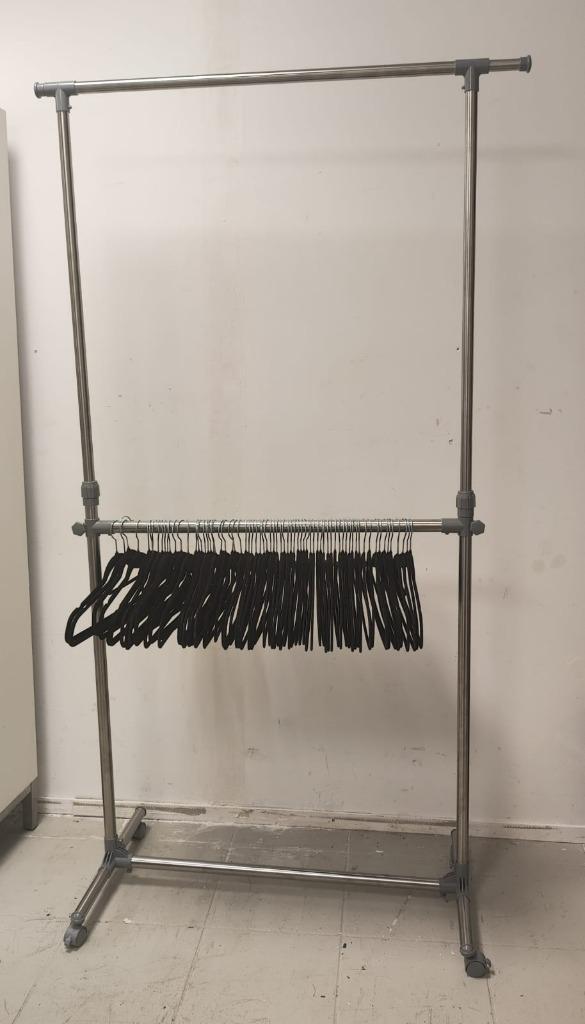 Kledingrek met hangers, Kleding | Dames, Kledingrekken, Zo goed als nieuw, Met wielen, Ophalen