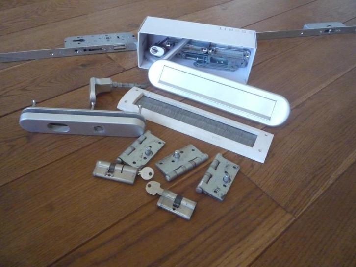 Deurslot driepunts veiligheidsslot, Doe-het-zelf en Verbouw, Hang- en Sluitwerk, Zo goed als nieuw, Slot, Ophalen