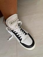 Nikkie hoge sneakers, Ophalen of Verzenden, Zo goed als nieuw, Zwart, Sneakers of Gympen