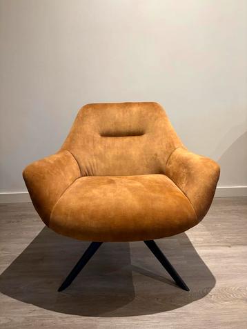 Stijlvolle Revi Fauteuil - Cognac Velvet - Zo Goed Als Nieuw beschikbaar voor biedingen