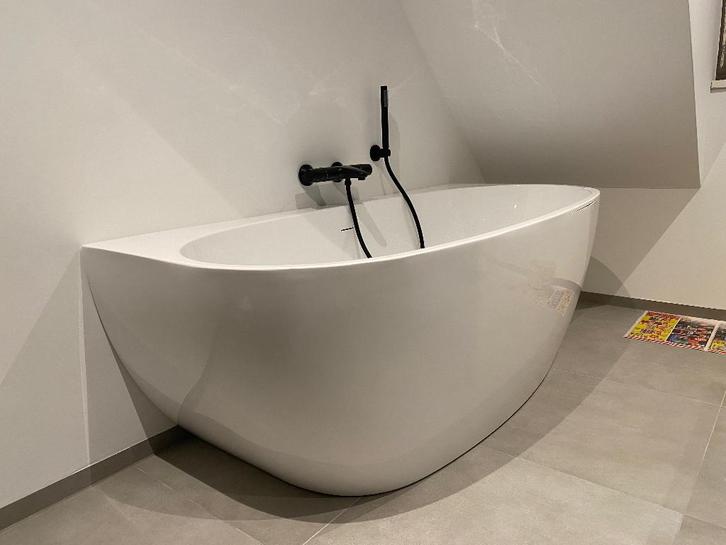 Ligbad half vrijstaand bad, Doe-het-zelf en Verbouw, Sanitair, Zo goed als nieuw, Bad, Ophalen