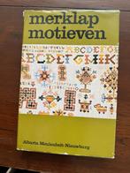 Merklap motieven, borduren, boek met voorbeelden en uitleg, Ophalen of Verzenden, Zo goed als nieuw, Albarta Meulenbelt, Borduren en Naaien