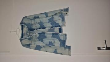 Mooi spijkerjasje te koop 1x gedragen maat m beschikbaar voor biedingen