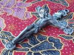 Mooie oude Engelse hanger als kruisbeeld van tin 13 cm., Antiek en Kunst, Antiek | Religie, Ophalen of Verzenden
