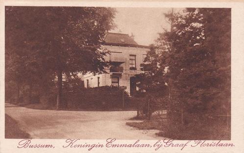 16647 Bussum Koningin Emmalaan bij graaf Florislaan, Verzamelen, Ansichtkaarten | Nederland, Ongelopen, Noord-Holland, 1920 tot 1940