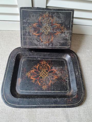 Vintage Blik met Onderbord uit de periode van art nouveau beschikbaar voor biedingen