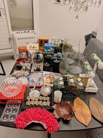 Te koop rommelmarkt spullen.  beschikbaar voor biedingen