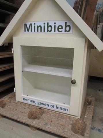 Houten minibieb beschikbaar voor biedingen