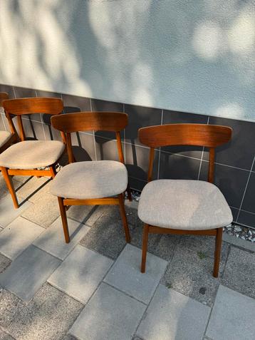 Set of 6 Danish 60s Teak Dining Chairs beschikbaar voor biedingen