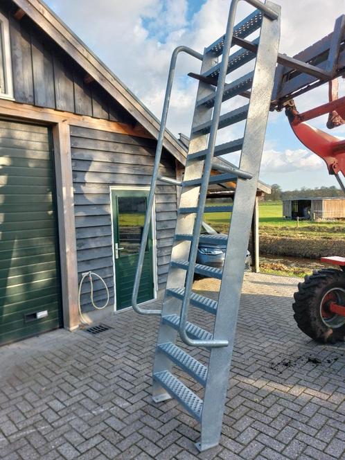 Te koop gegalvaniseerse trap 3.34m, Doe-het-zelf en Verbouw, Ladders en Trappen, Zo goed als nieuw, Trap, 2 tot 4 meter, Ophalen