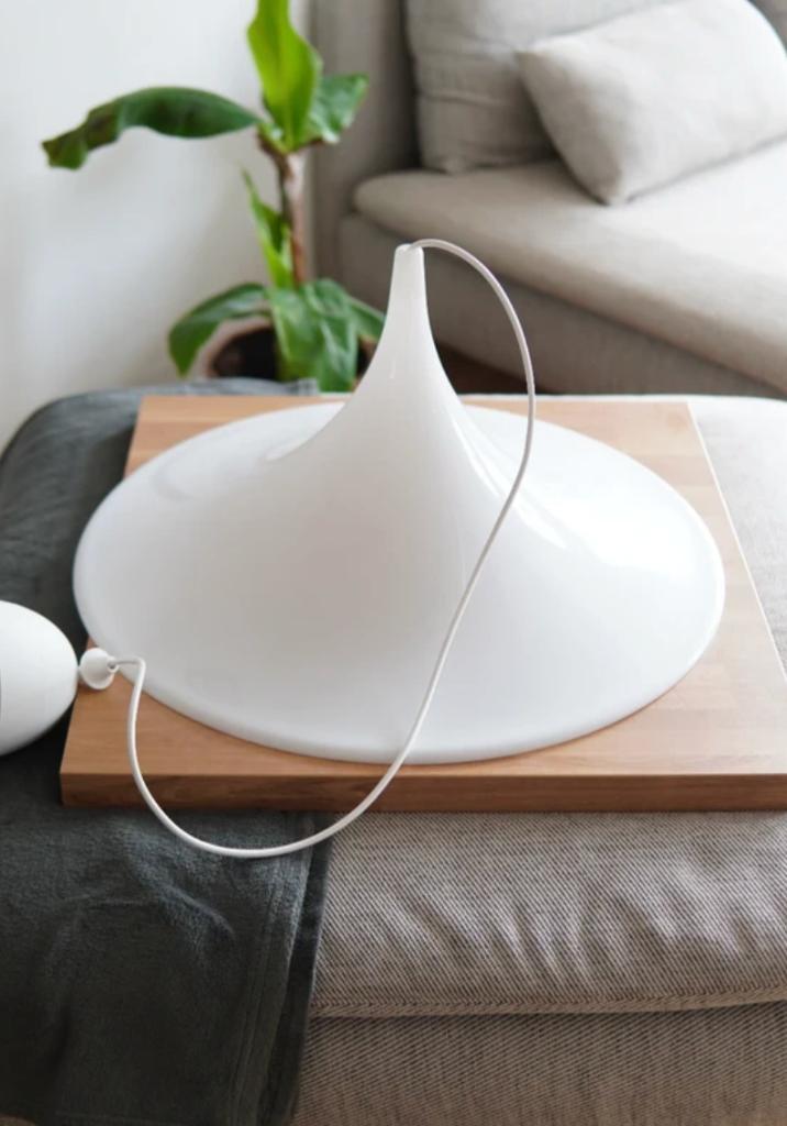 Vintage heksenhoed hanglamp trompet lamp, Huis en Inrichting, Lampen | Hanglampen, Gebruikt, 50 tot 75 cm, Kunststof, Ophalen