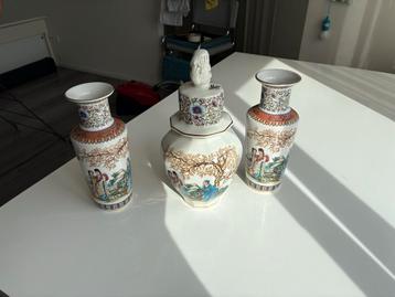 Antieke Chinese Vazen Set van 3 beschikbaar voor biedingen
